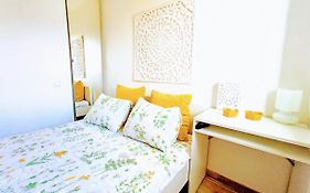 Private Room In Renovated Apartment - Tram 1 Min Walk