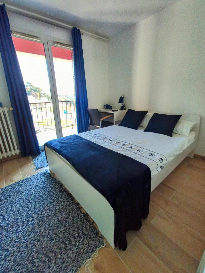 Private Room In Renovated Apartment - Tram 1 Min Walk Nice Exterior photo