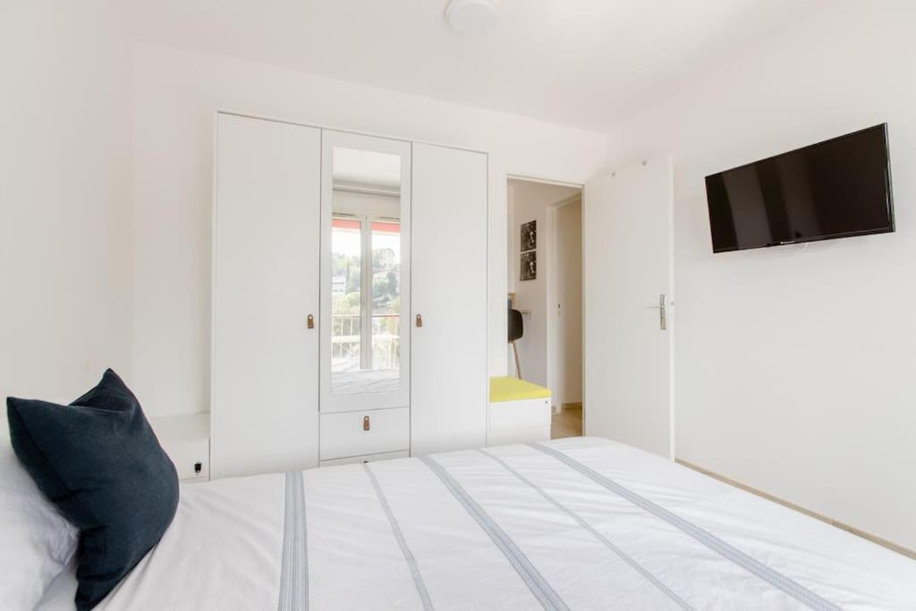 Private Room In Renovated Apartment - Tram 1 Min Walk Nice Exterior photo