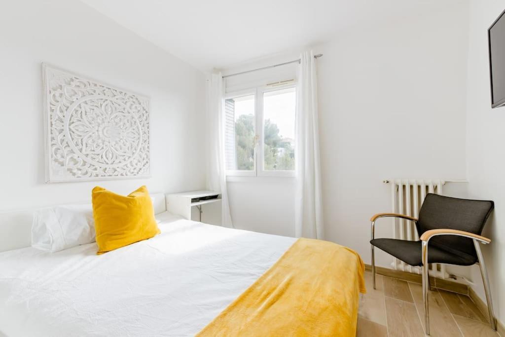 Private Room In Renovated Apartment - Tram 1 Min Walk Nice Exterior photo